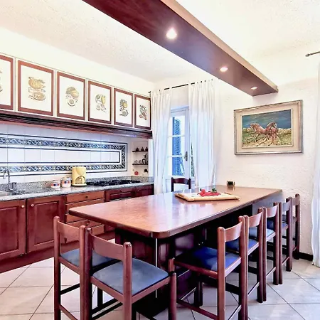 Stunning In With Private Pool Holiday home *